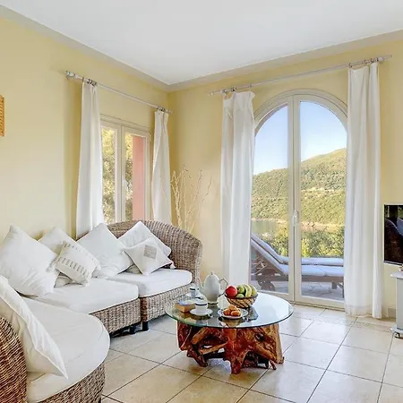 Sleeps 6 Pool Air Con Wifi Villa
