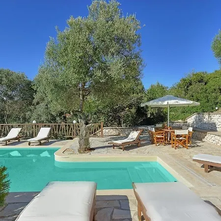 Sleeps 6 Pool Air Con Wifi