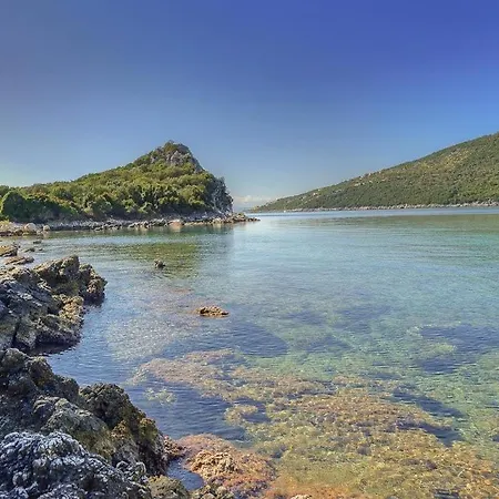 Sleeps 6 Pool Air Con Wifi Syvota