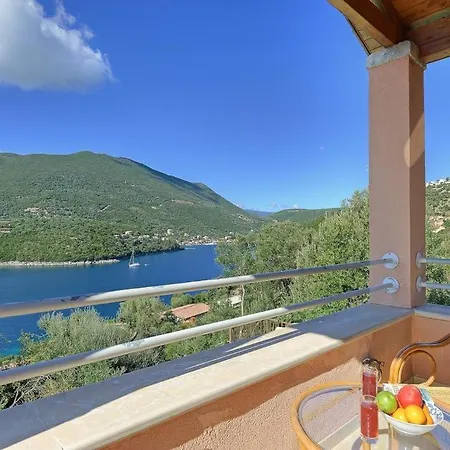 Villa Sleeps 6 Pool Air Con Wifi