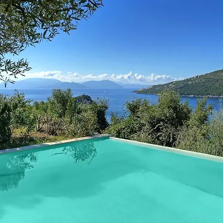 Villa Sleeps 6 Pool Air Con Wifi